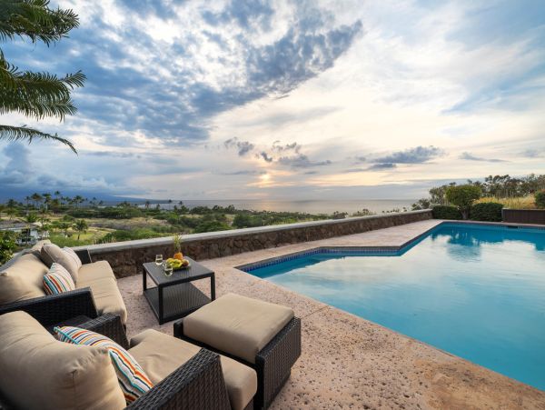 Home with Exceptional Views of the Ocean Three Bedrooms