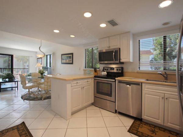 Luxury Two Bedroom Beach Condo Sleeps 6 Shared Pool