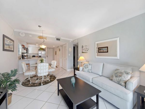 Luxury Two Bedroom Beach Condo Sleeps 6 Shared Pool