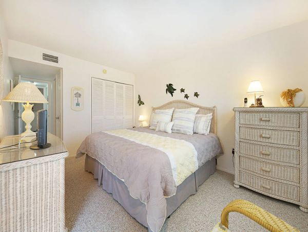 Luxury Two Bedroom Beach Condo Sleeps 6 Shared Pool