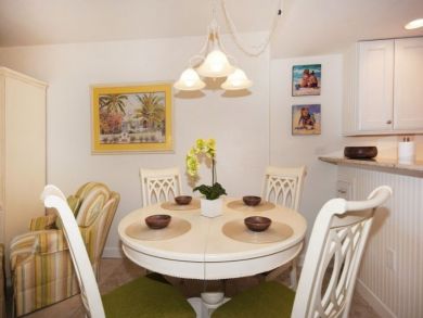 Dining Table & Chairs