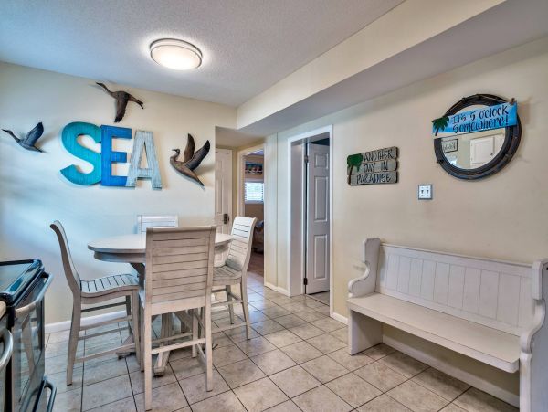 Luxury 5 Bedroom Home with Private Pool One Block to Beach