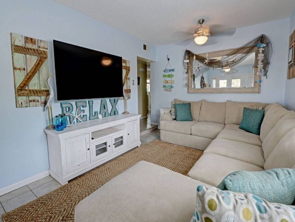 Luxury 5 Bedroom Home with Private Pool One Block to Beach