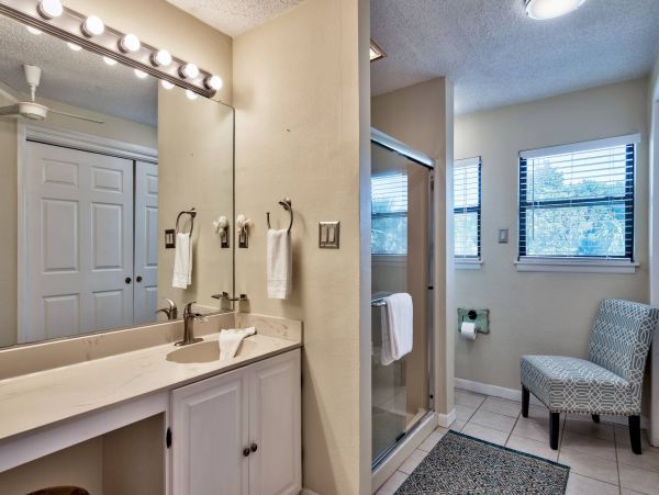 Luxury 5 Bedroom Home with Private Pool One Block to Beach
