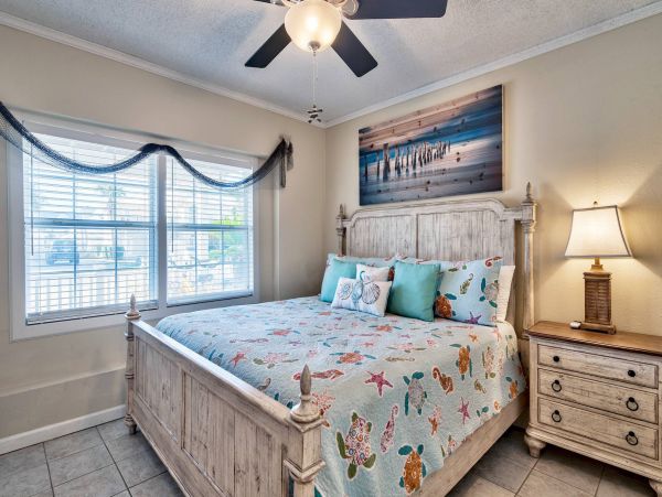 Luxury 5 Bedroom Home with Private Pool One Block to Beach