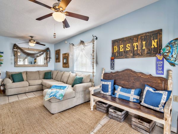 Luxury 5 Bedroom Home with Private Pool One Block to Beach