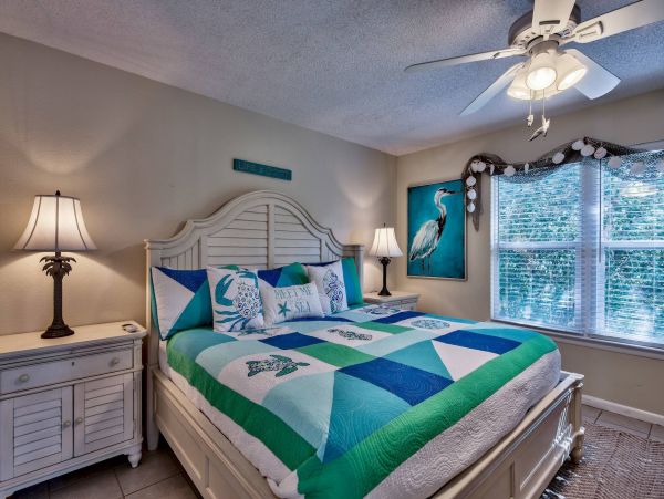 Luxury 5 Bedroom Home with Private Pool One Block to Beach