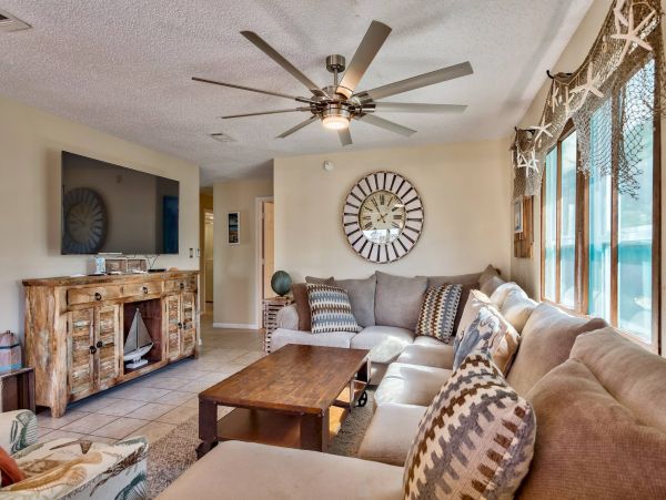 Luxury 5 Bedroom Home with Private Pool One Block to Beach