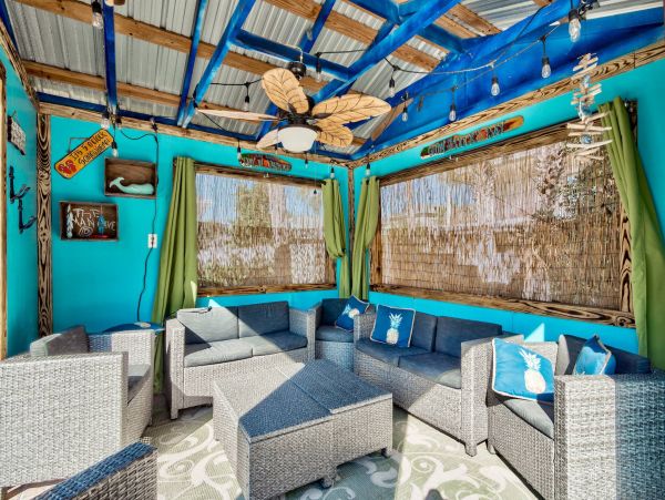 Luxury 5 Bedroom Home with Private Pool One Block to Beach
