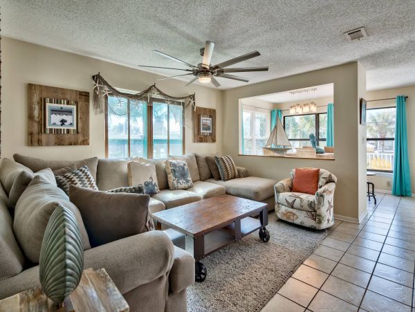 Luxury 5 Bedroom Home with Private Pool One Block to Beach