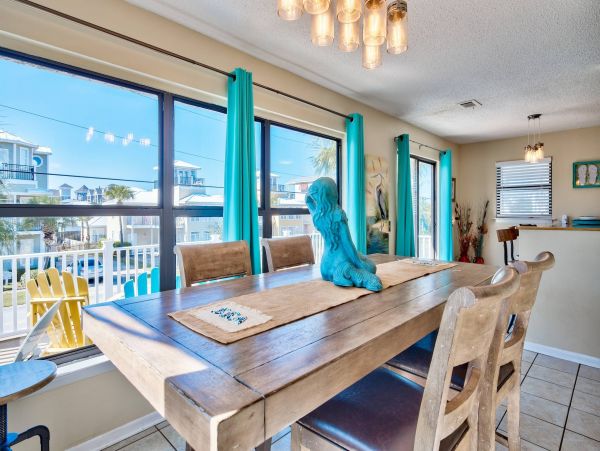 Luxury 5 Bedroom Home with Private Pool One Block to Beach
