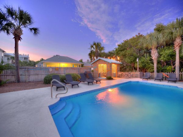 Luxury 5 Bedroom Home with Private Pool One Block to Beach