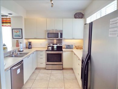 Longboat Key Vacation Condo Sleeps Six Guests.