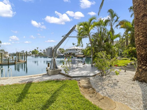 Sanibel Canal View 4 Bedroom 3 bathroom Vacation Pool Home