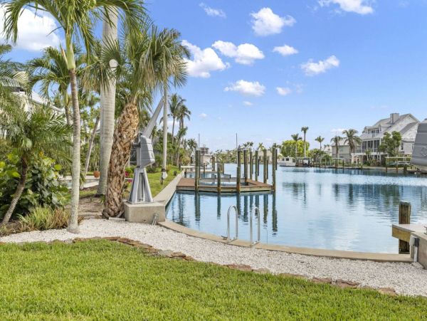 Sanibel Canal View 4 Bedroom 3 bathroom Vacation Pool Home