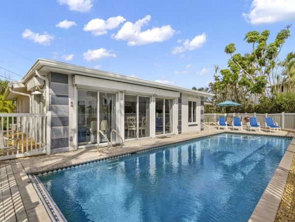 Sanibel Canal View 4 Bedroom 3 bathroom Vacation Pool Home