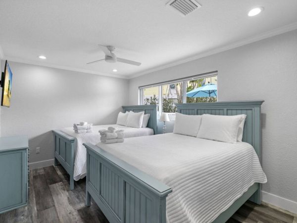 Sanibel Canal View 4 Bedroom 3 bathroom Vacation Pool Home