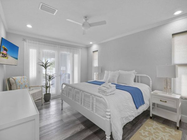 Sanibel Canal View 4 Bedroom 3 bathroom Vacation Pool Home