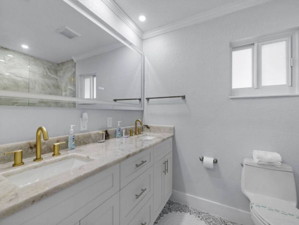Sanibel Canal View 4 Bedroom 3 bathroom Vacation Pool Home