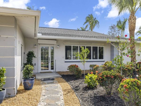 Sanibel Canal View 4 Bedroom 3 bathroom Vacation Pool Home