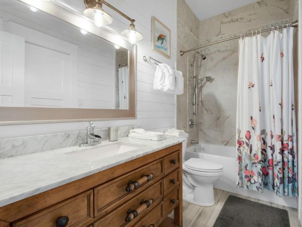 Three Bedroom Destin Vacation Rental with Private Pool