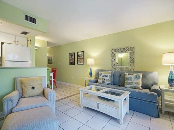Great Value One Bedroom Beach Condo Sleeps Three Guests