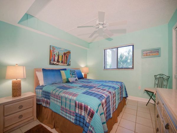 Great Value One Bedroom Beach Condo Sleeps Three Guests