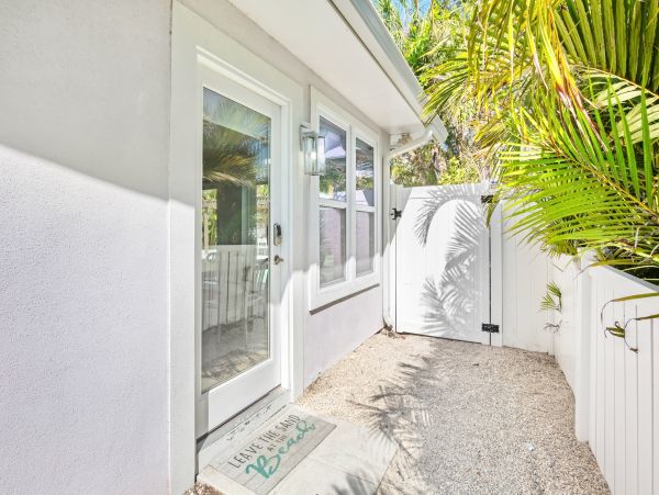 Beachside Vacation Home Six Bedrooms - Your Ideal Anna Maria Island Retreat