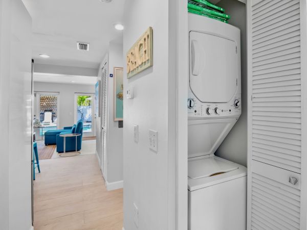Beachside Vacation Home Six Bedrooms - Your Ideal Anna Maria Island Retreat