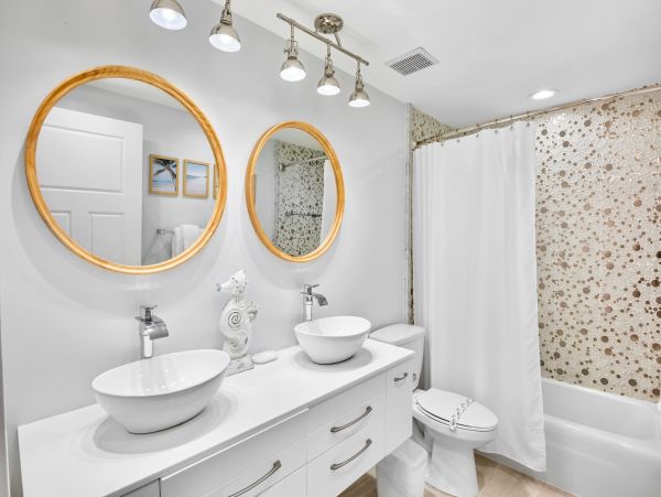Beachside Vacation Home Six Bedrooms - Your Ideal Anna Maria Island Retreat
