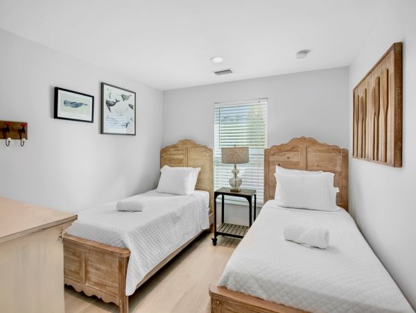 Beachside Vacation Home Six Bedrooms - Your Ideal Anna Maria Island Retreat
