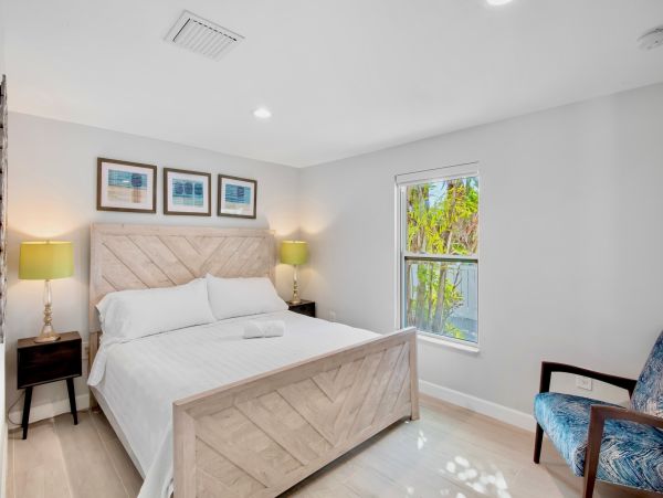 Beachside Vacation Home Six Bedrooms - Your Ideal Anna Maria Island Retreat