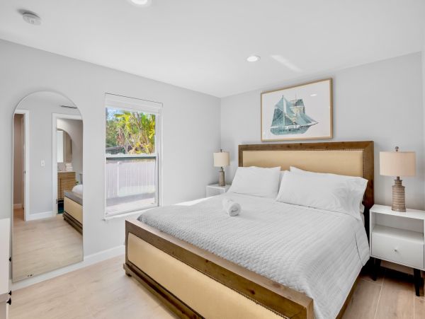 Beachside Vacation Home Six Bedrooms - Your Ideal Anna Maria Island Retreat