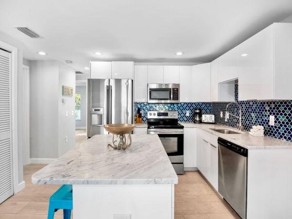 Beachside Vacation Home Six Bedrooms - Your Ideal Anna Maria Island Retreat