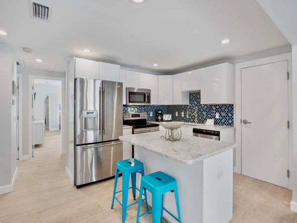 Beachside Vacation Home Six Bedrooms - Your Ideal Anna Maria Island Retreat