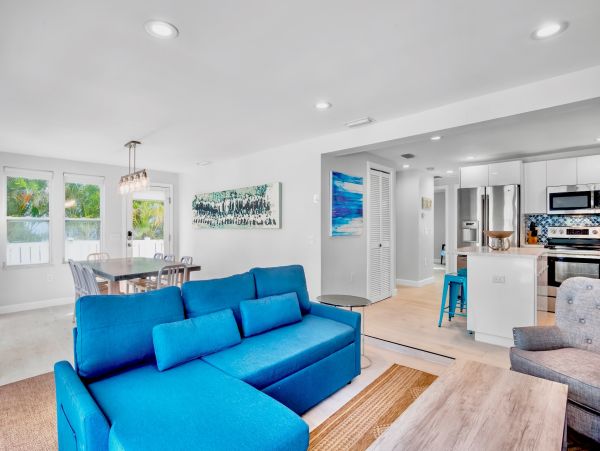 Beachside Vacation Home Six Bedrooms - Your Ideal Anna Maria Island Retreat