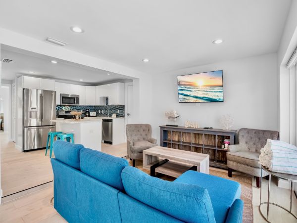 Beachside Vacation Home Six Bedrooms - Your Ideal Anna Maria Island Retreat