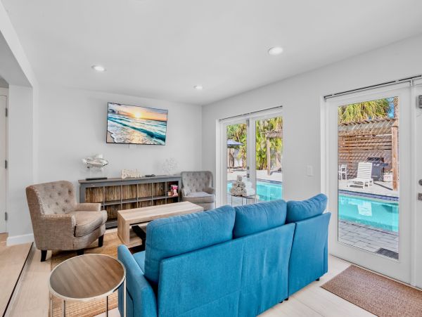 Beachside Vacation Home Six Bedrooms - Your Ideal Anna Maria Island Retreat