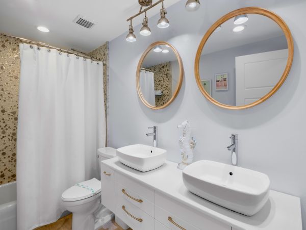 Beachside Vacation Home Six Bedrooms - Your Ideal Anna Maria Island Retreat