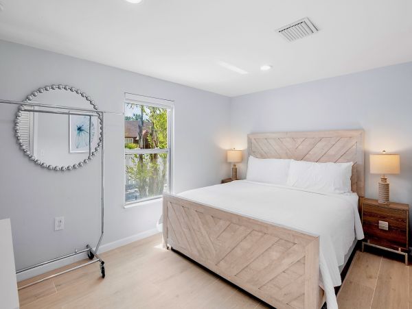 Beachside Vacation Home Six Bedrooms - Your Ideal Anna Maria Island Retreat
