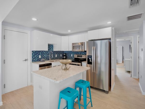 Beachside Vacation Home Six Bedrooms - Your Ideal Anna Maria Island Retreat