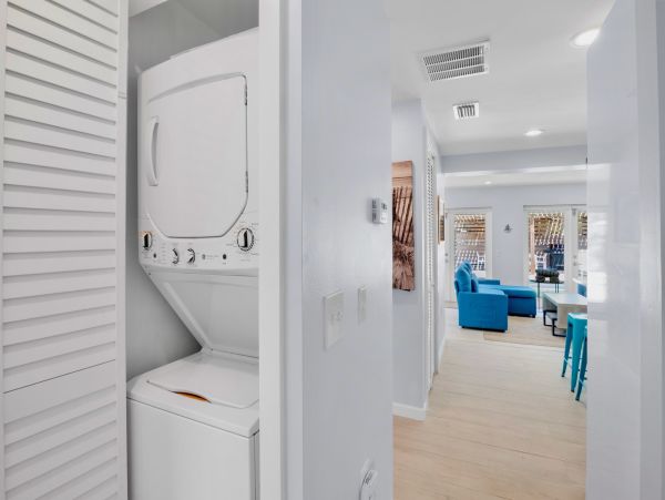 Beachside Vacation Home Six Bedrooms - Your Ideal Anna Maria Island Retreat