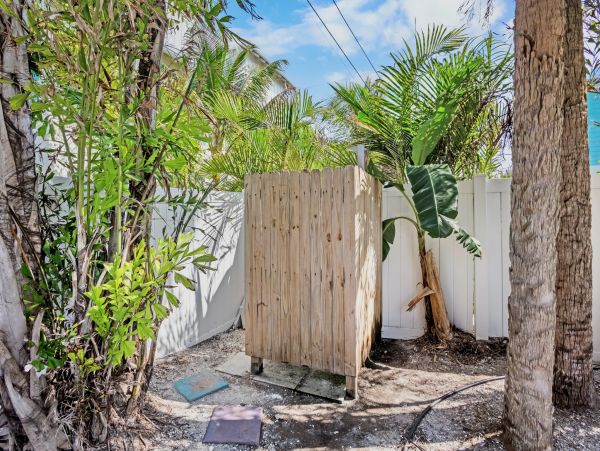 Beachside Vacation Home Six Bedrooms - Your Ideal Anna Maria Island Retreat