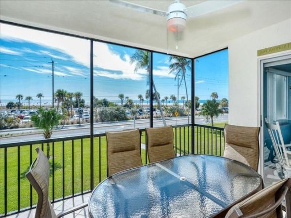 Siesta Key Two Bedroom Condo on the Beach Sleeps 6