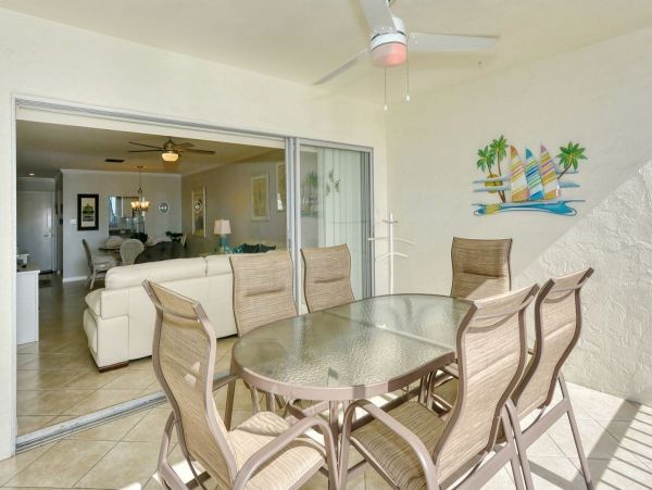 Siesta Key Two Bedroom Condo on the Beach Sleeps 6
