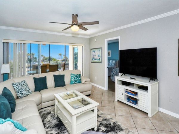 Siesta Key Two Bedroom Condo on the Beach Sleeps 6
