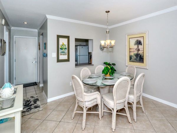 Siesta Key Two Bedroom Condo on the Beach Sleeps 6