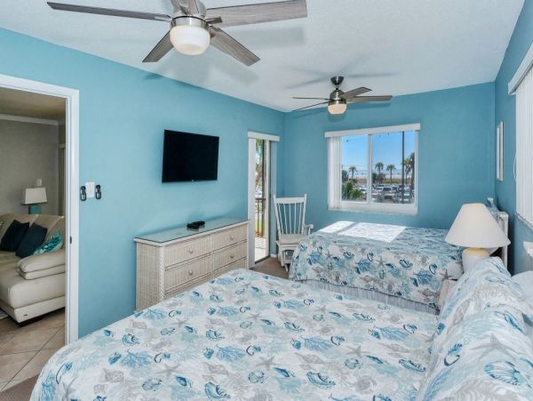 Siesta Key Two Bedroom Condo on the Beach Sleeps 6