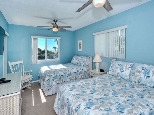 Siesta Key Two Bedroom Condo on the Beach Sleeps 6