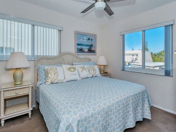 Siesta Key Two Bedroom Condo on the Beach Sleeps 6